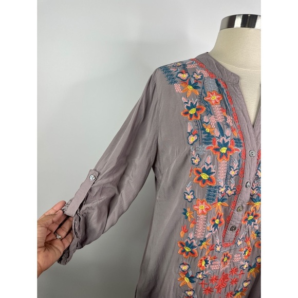 Solitaire Floral Embroidered 3/4 Sleeves Tunic Top - Picture 5 of 10